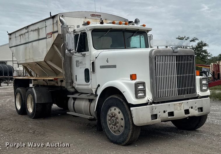 image for item EA1873 1985 International F9370 feed delivery truck