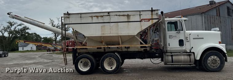 image for item EA1873 1985 International F9370 feed delivery truck