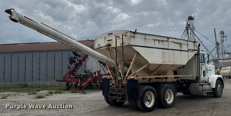 image for item EA1873 1985 International F9370 feed delivery truck