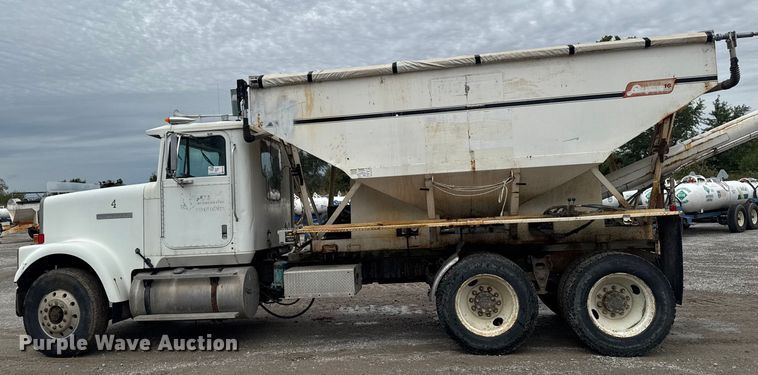 image for item EA1873 1985 International F9370 feed delivery truck