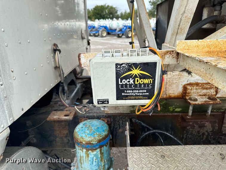 image for item EA1873 1985 International F9370 feed delivery truck