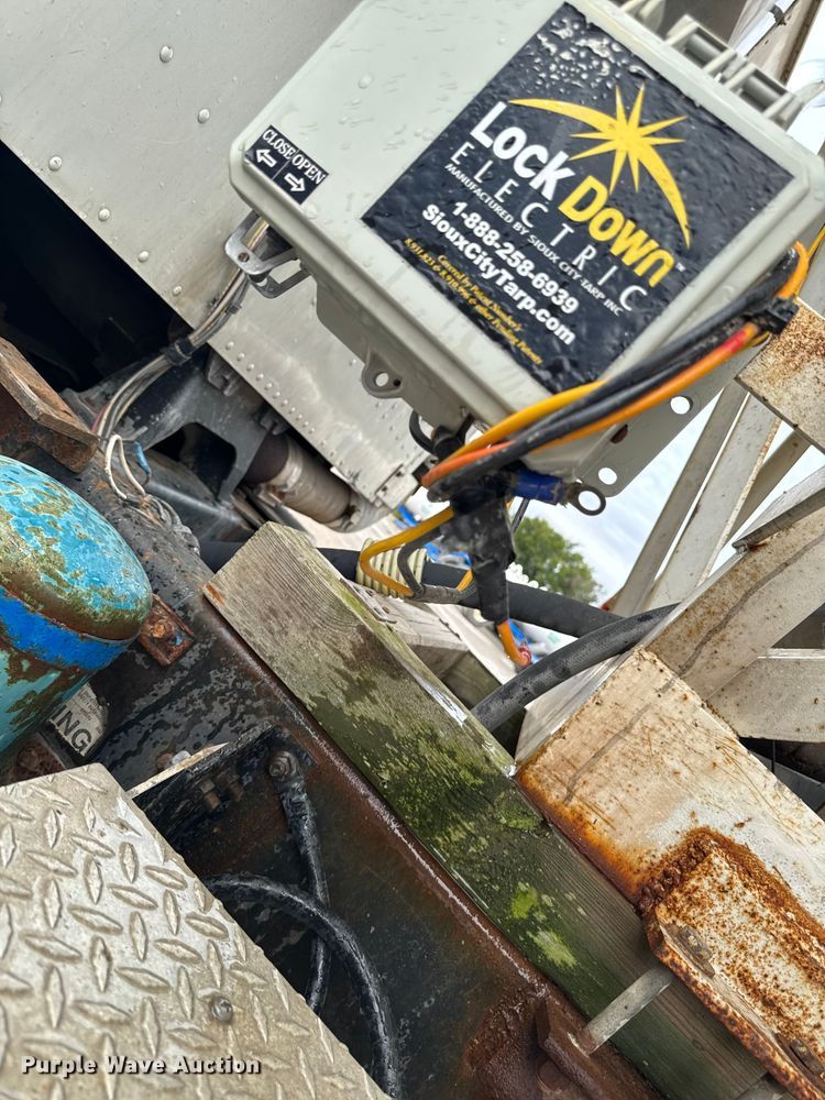 image for item EA1873 1985 International F9370 feed delivery truck