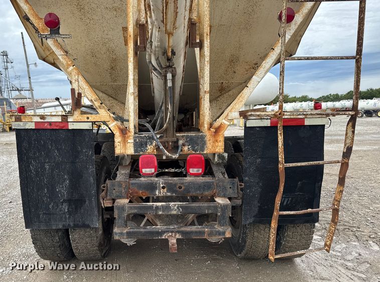 image for item EA1873 1985 International F9370 feed delivery truck