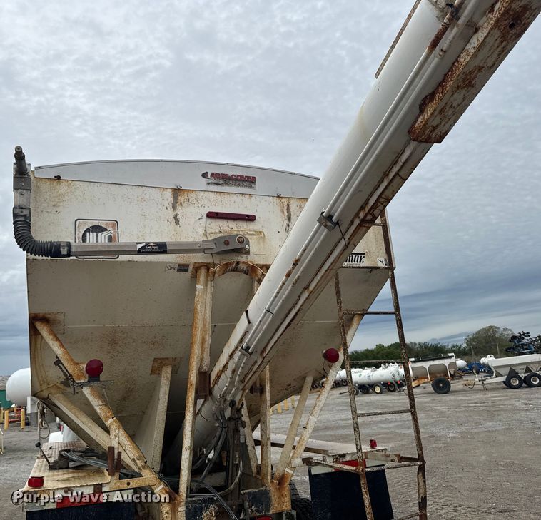 image for item EA1873 1985 International F9370 feed delivery truck