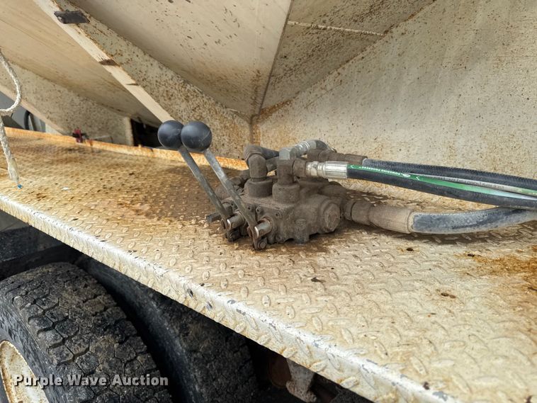 image for item EA1873 1985 International F9370 feed delivery truck