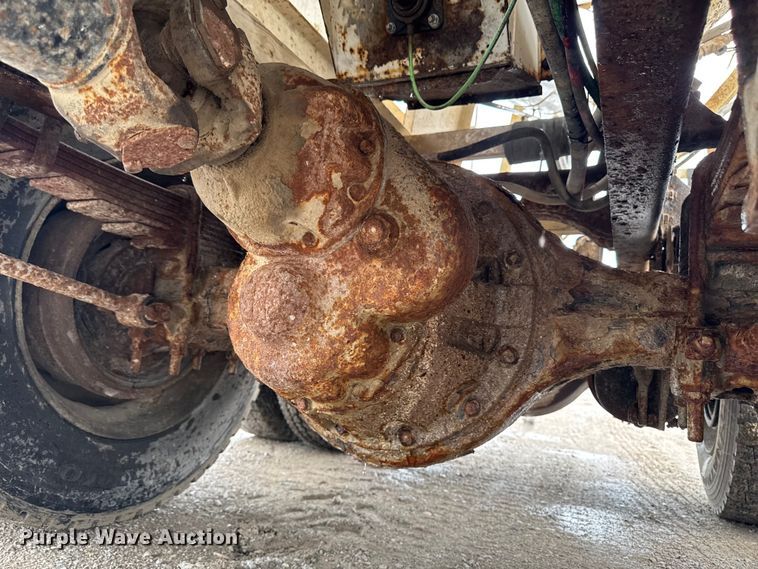 image for item EA1873 1985 International F9370 feed delivery truck