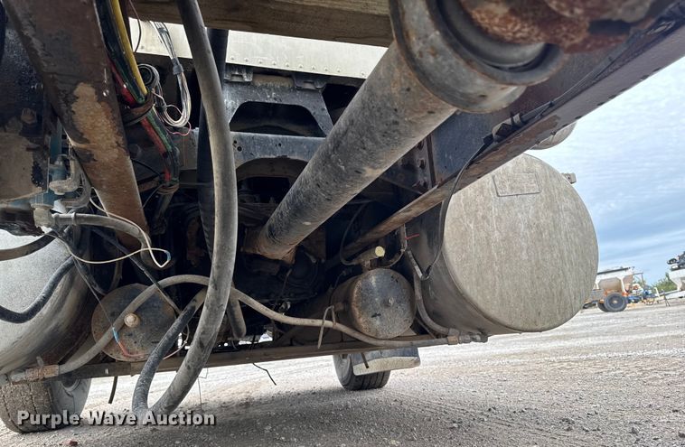 image for item EA1873 1985 International F9370 feed delivery truck