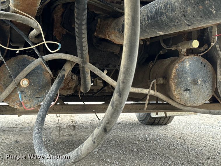 image for item EA1873 1985 International F9370 feed delivery truck