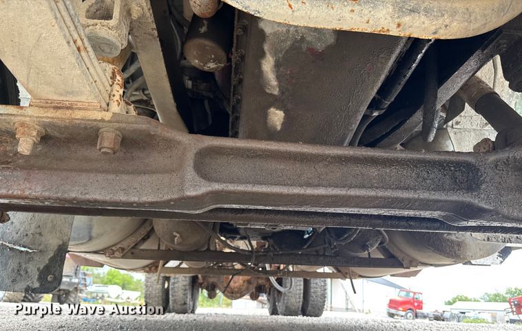 image for item EA1873 1985 International F9370 feed delivery truck