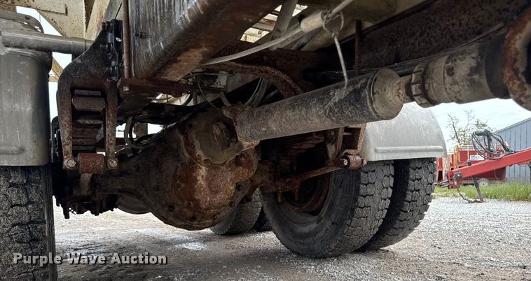 image for item EA1873 1985 International F9370 feed delivery truck