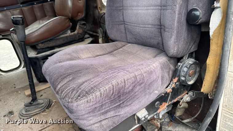 image for item EA1873 1985 International F9370 feed delivery truck