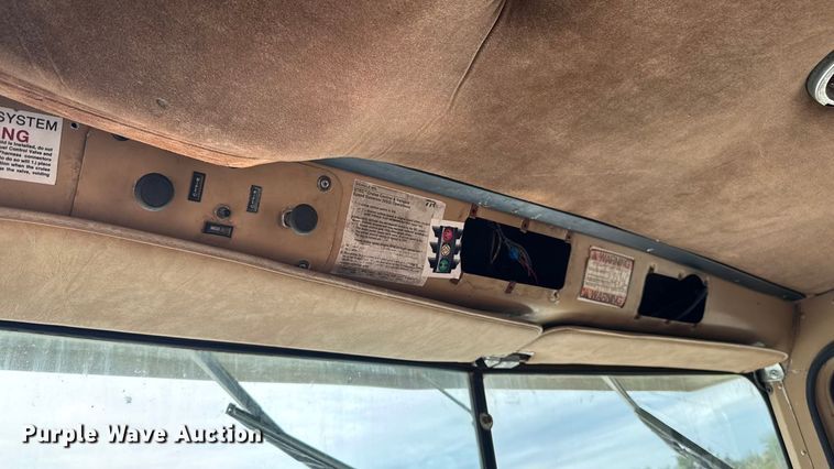 image for item EA1873 1985 International F9370 feed delivery truck