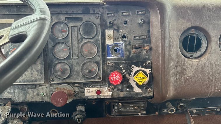 image for item EA1873 1985 International F9370 feed delivery truck