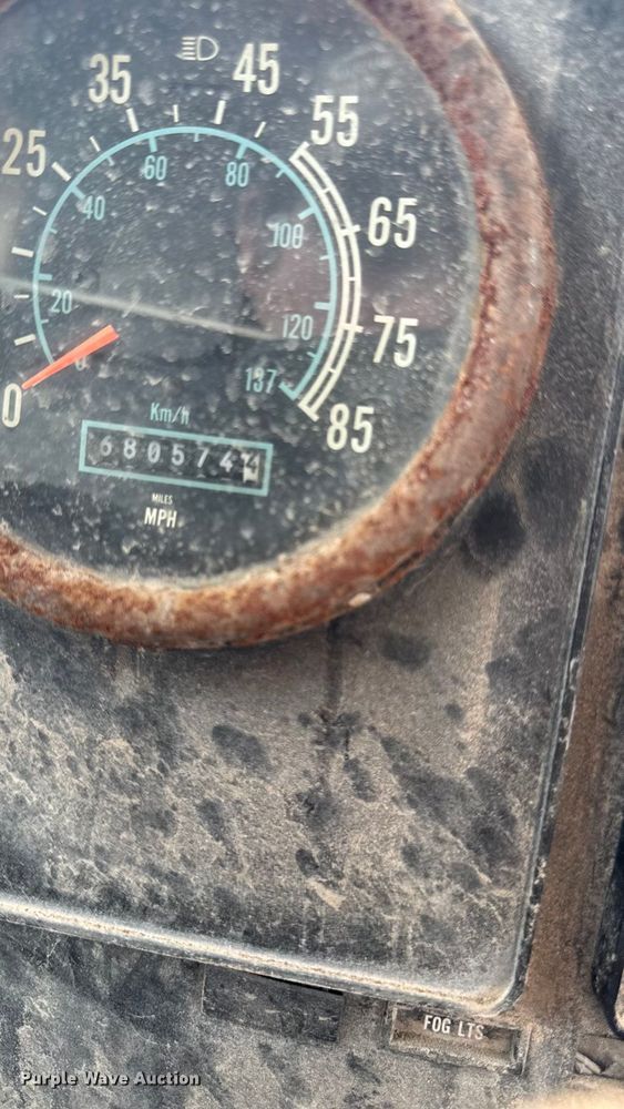 image for item EA1873 1985 International F9370 feed delivery truck