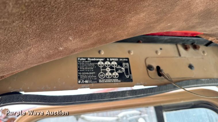 image for item EA1873 1985 International F9370 feed delivery truck