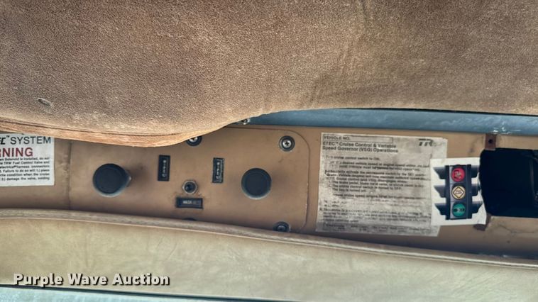 image for item EA1873 1985 International F9370 feed delivery truck