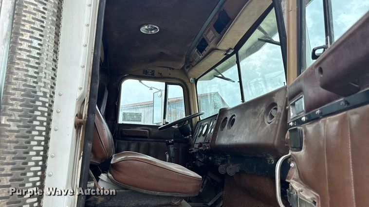 image for item EA1873 1985 International F9370 feed delivery truck