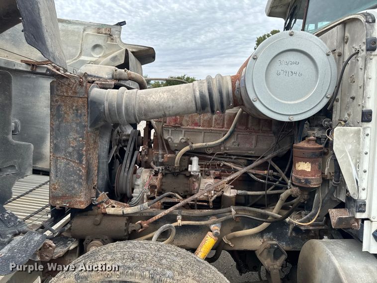 image for item EA1873 1985 International F9370 feed delivery truck