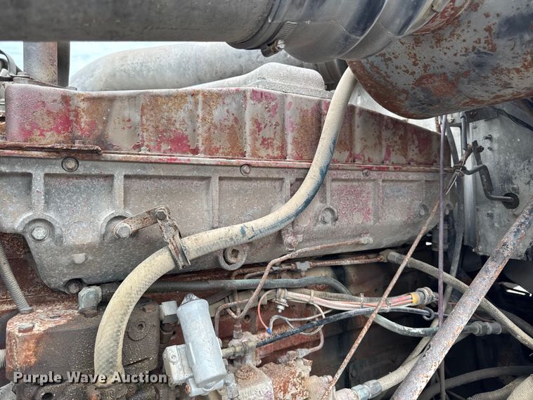 image for item EA1873 1985 International F9370 feed delivery truck