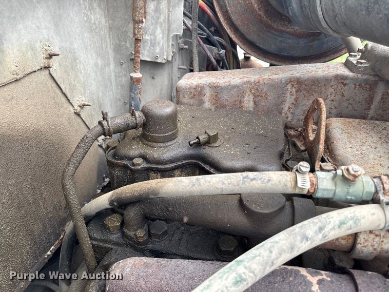 image for item EA1873 1985 International F9370 feed delivery truck