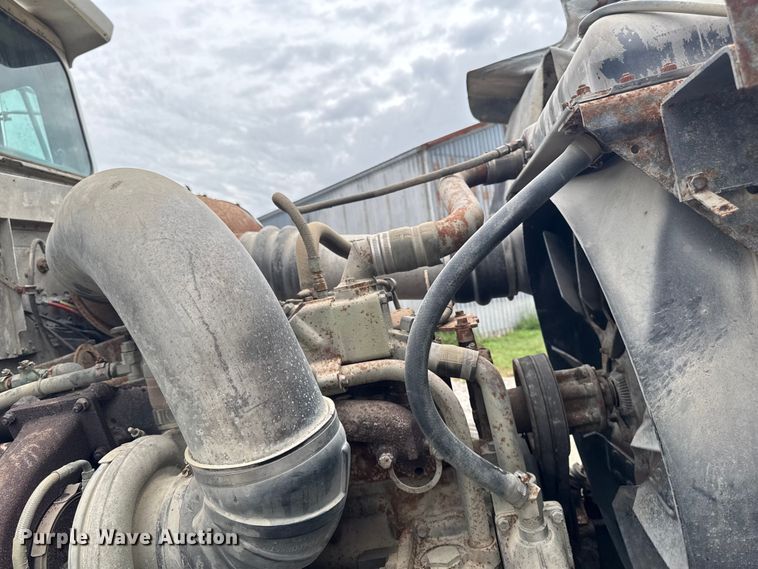 image for item EA1873 1985 International F9370 feed delivery truck