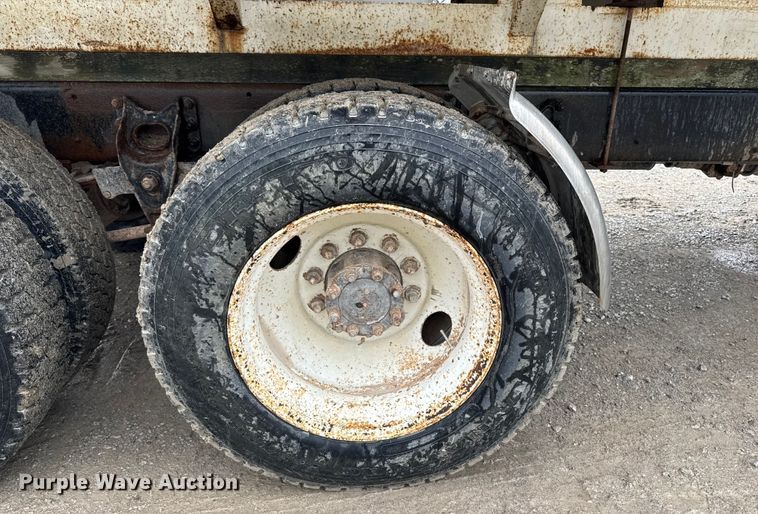 image for item EA1873 1985 International F9370 feed delivery truck