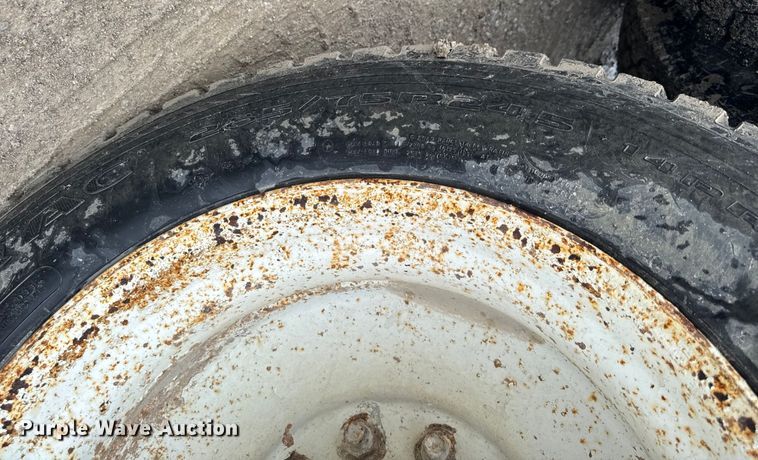 image for item EA1873 1985 International F9370 feed delivery truck