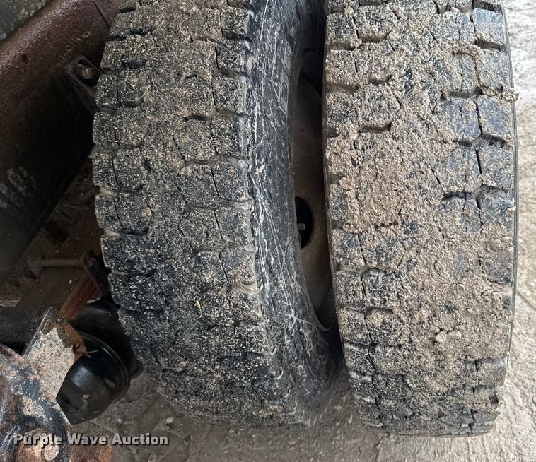 image for item EA1873 1985 International F9370 feed delivery truck