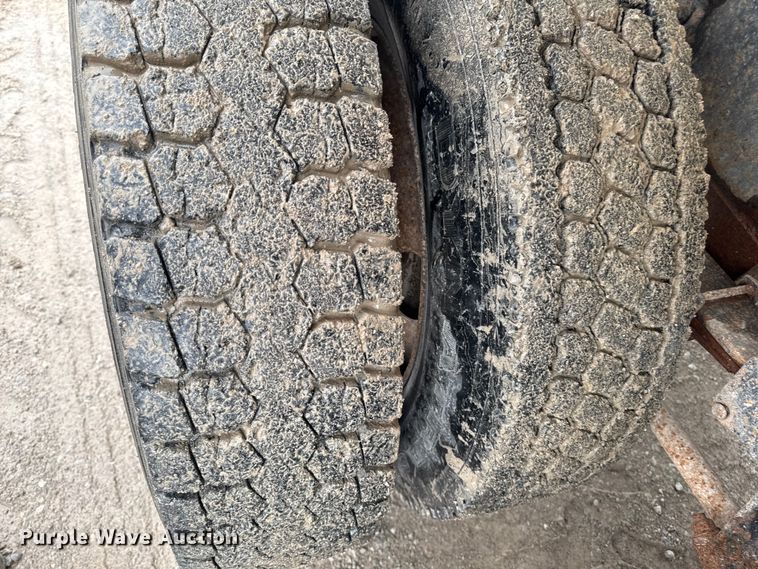 image for item EA1873 1985 International F9370 feed delivery truck