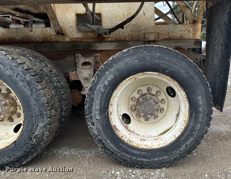 image for item EA1873 1985 International F9370 feed delivery truck