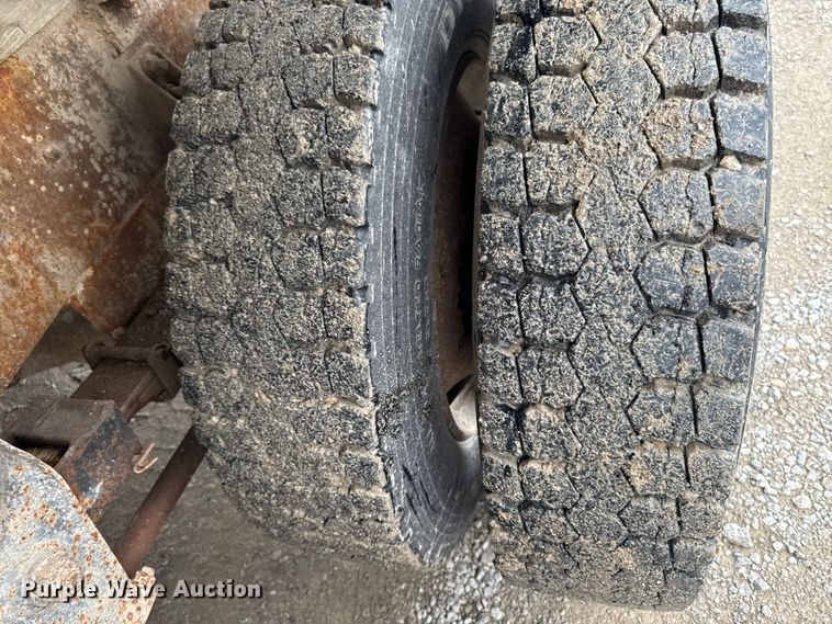 image for item EA1873 1985 International F9370 feed delivery truck