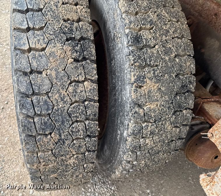 image for item EA1873 1985 International F9370 feed delivery truck