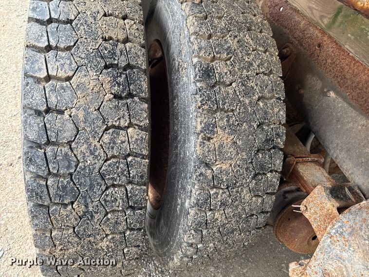 image for item EA1873 1985 International F9370 feed delivery truck