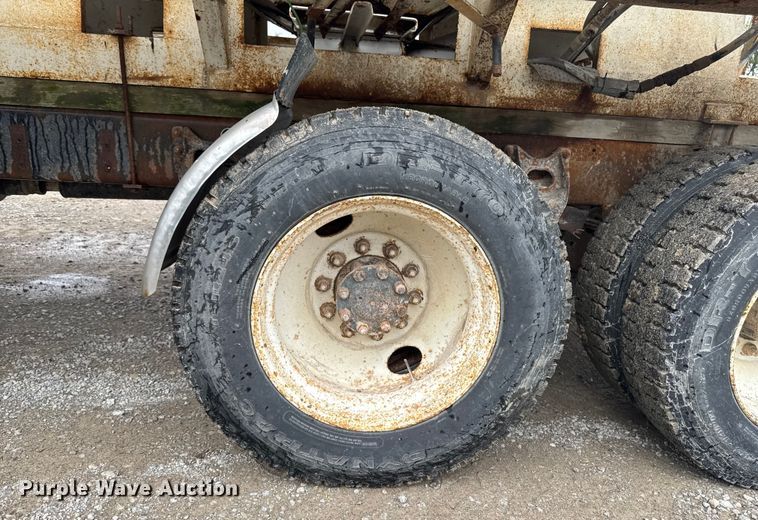 image for item EA1873 1985 International F9370 feed delivery truck