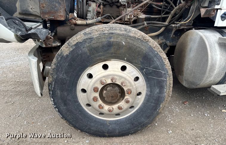 image for item EA1873 1985 International F9370 feed delivery truck