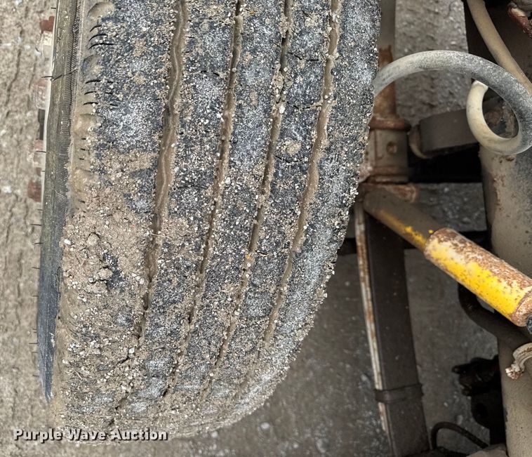 image for item EA1873 1985 International F9370 feed delivery truck