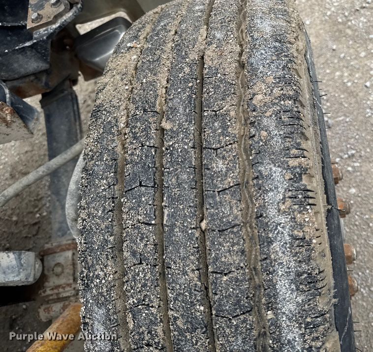 image for item EA1873 1985 International F9370 feed delivery truck