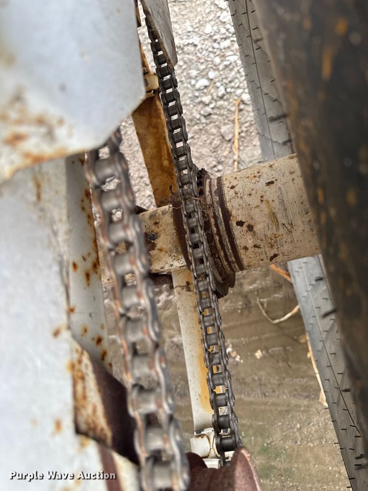 image for item EA1875 spreader