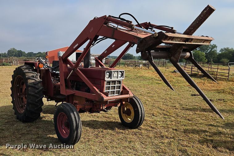 image for item EB8330 International Harvester tractor