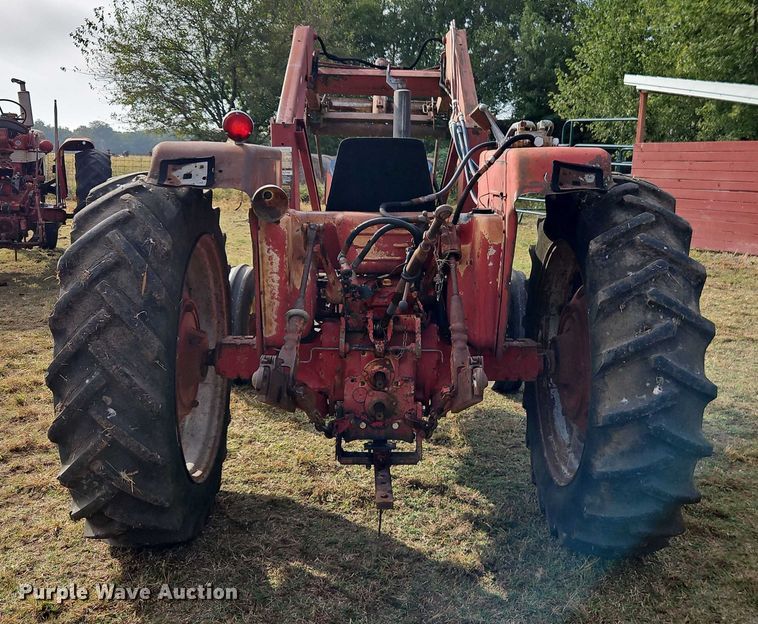 image for item EB8330 International Harvester tractor