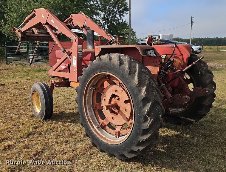 image for item EB8330 International Harvester tractor