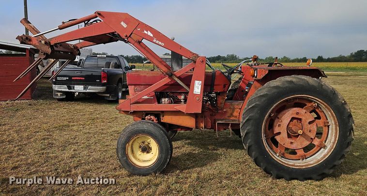 image for item EB8330 International Harvester tractor
