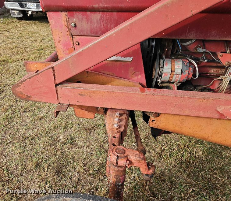 image for item EB8330 International Harvester tractor