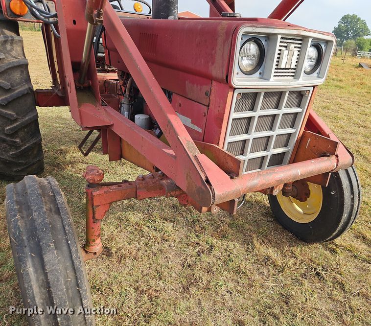 image for item EB8330 International Harvester tractor
