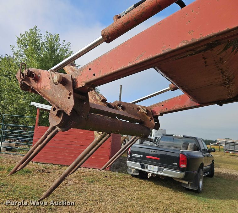 image for item EB8330 International Harvester tractor