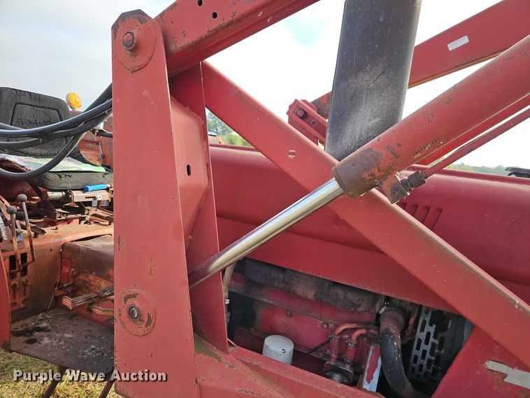 image for item EB8330 International Harvester tractor