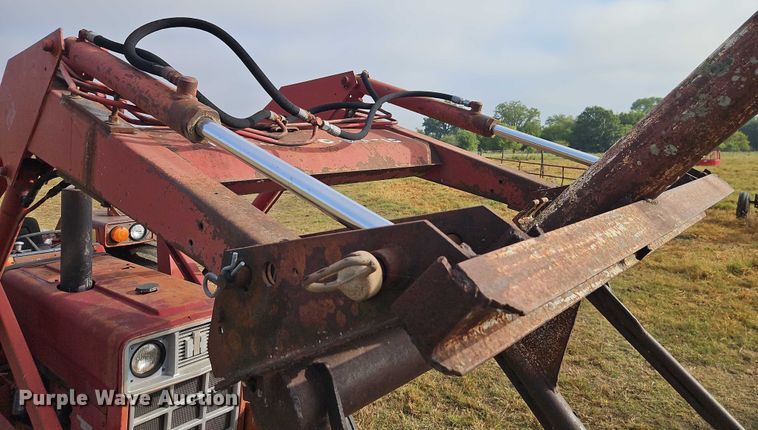 image for item EB8330 International Harvester tractor