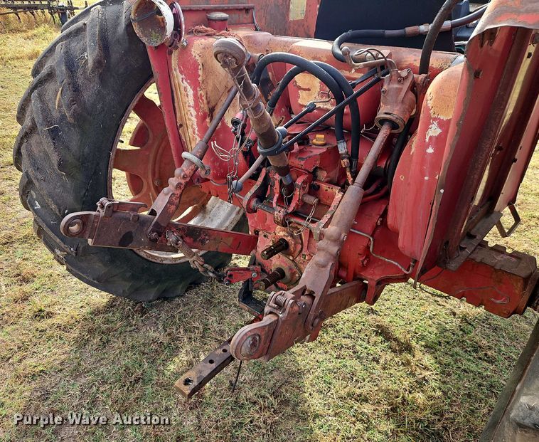 image for item EB8330 International Harvester tractor