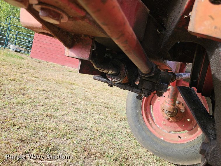 image for item EB8330 International Harvester tractor