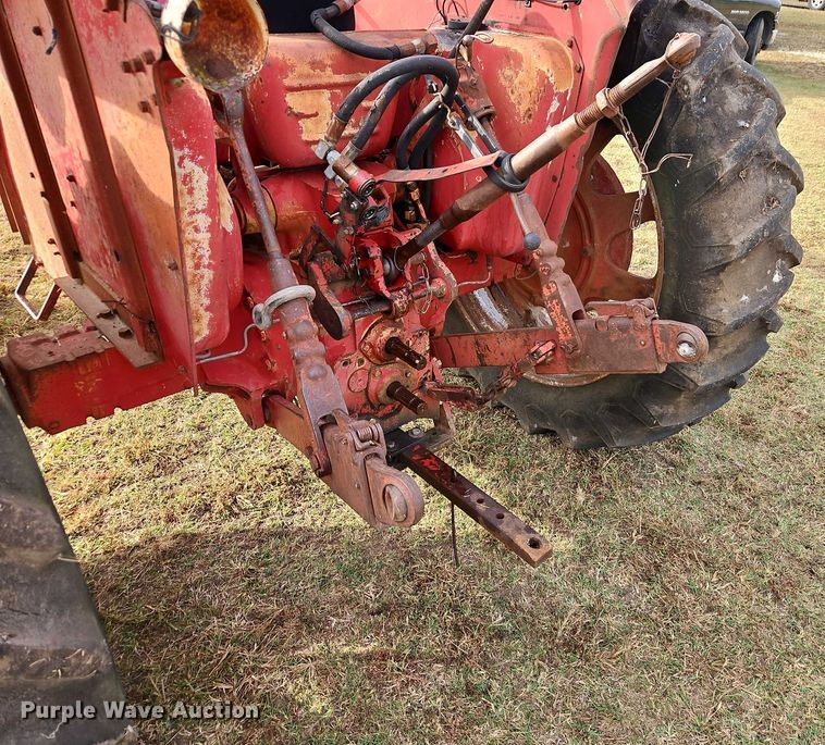 image for item EB8330 International Harvester tractor
